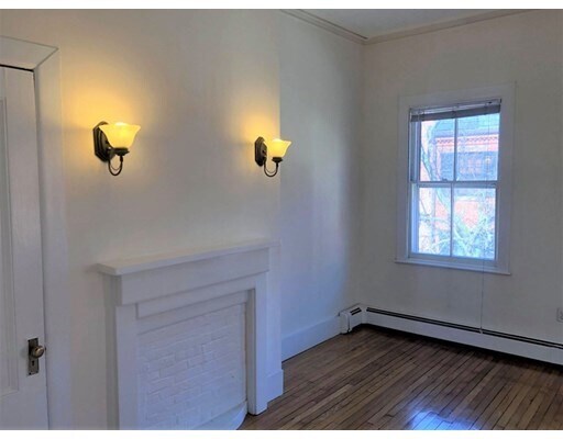 Building Photo - 32 W Cedar St