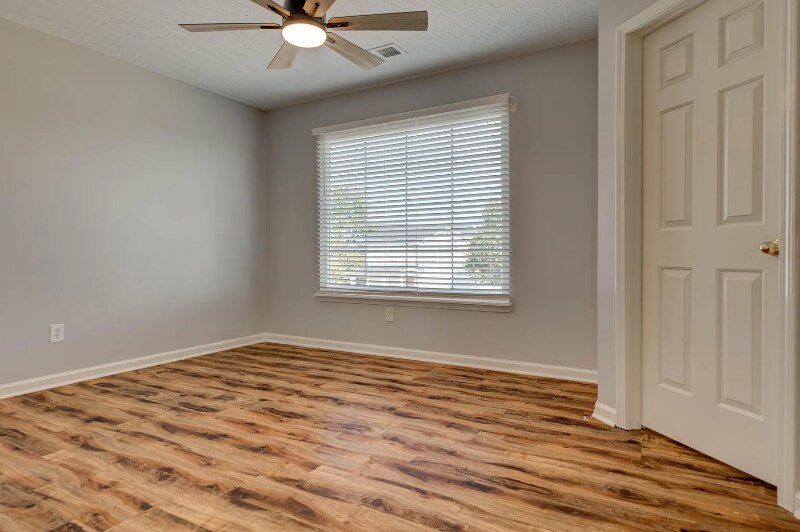 Building Photo - 718 Sage Ct
