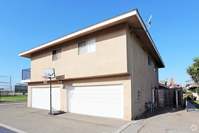 Building Photo - 16582 Delton Cir