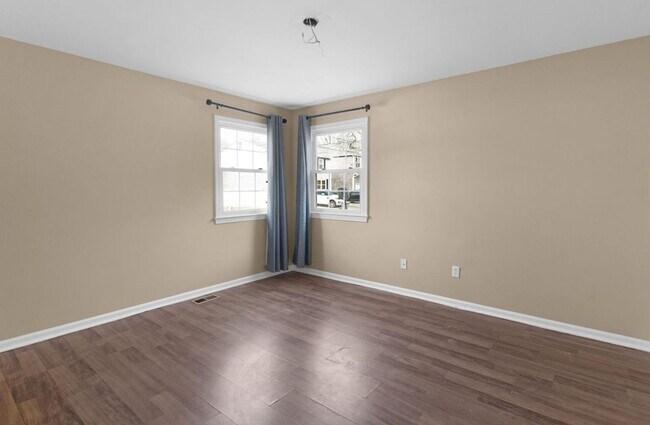 Building Photo - 3 Bed 1 Bath Home for Rent in Hampton!