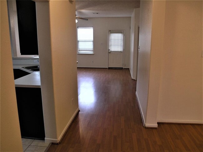 Building Photo - 2926 Meadowglen Crest