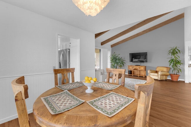 Building Photo - 17 Lugo Dr