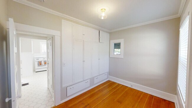 Building Photo - KJKLLC-Carlton Street