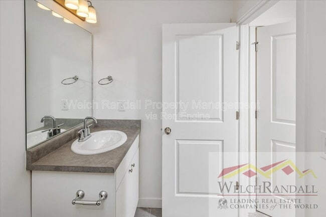 Building Photo - 82 E Weekes Wy