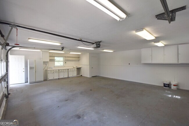 Building Photo - 98 Woodvalley Dr