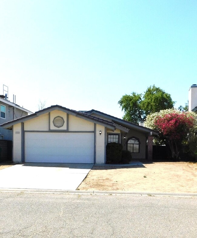 Building Photo - 21253 Windsong St