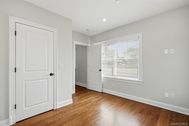 Building Photo - 124 Maple Ave