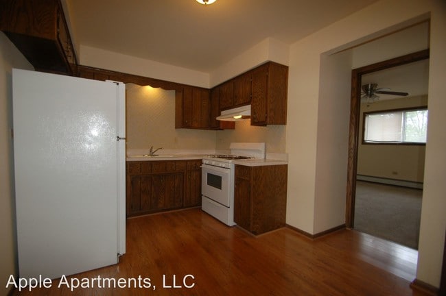 Building Photo - 6135 W 103rd St
