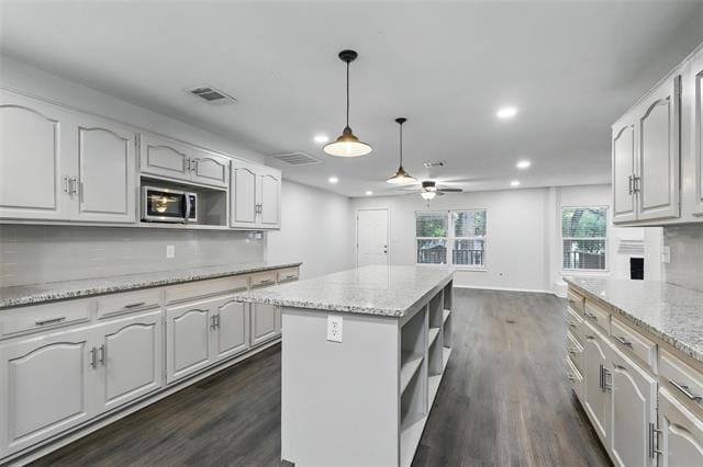 Building Photo - 9337 Heron Dr