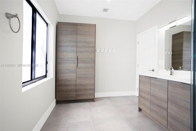 Building Photo - 1744 SW 22nd Terrace