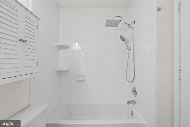 Building Photo - 12018 Golf Ridge Ct