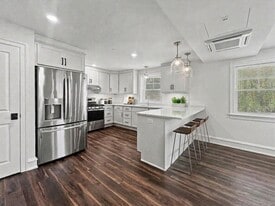 Building Photo - 104 Poplar Ave