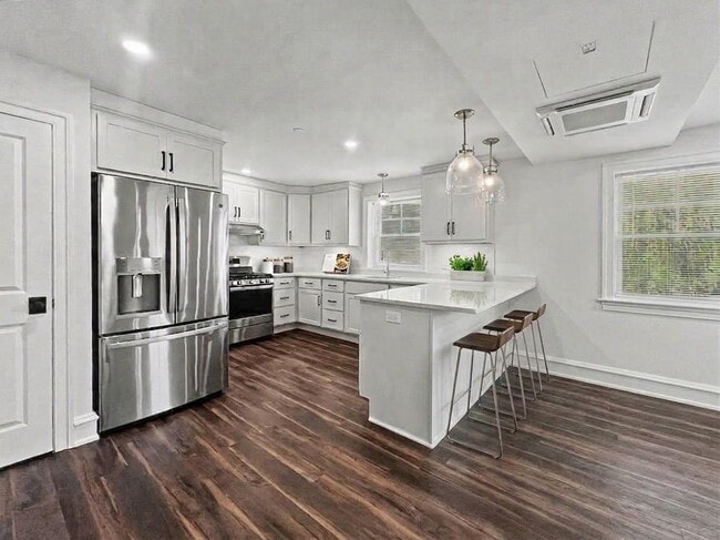 Building Photo - 104 Poplar Ave