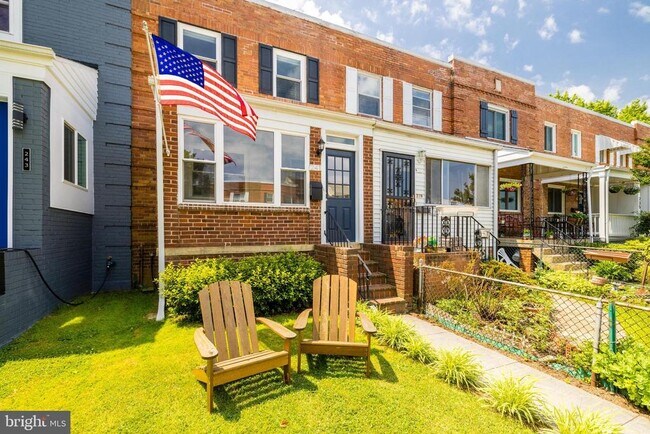 Building Photo - 241 Lynhaven Dr