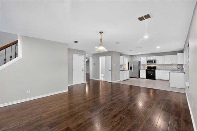 Building Photo - 2216 Chestnut Dr