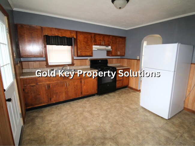 Building Photo - MEADOWBROOK AREA 2 BR 1 BA House with Central Air and Garage (NO SECTION 8)