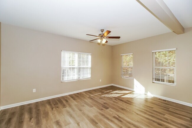 Building Photo - 109 Lookout Point Pl