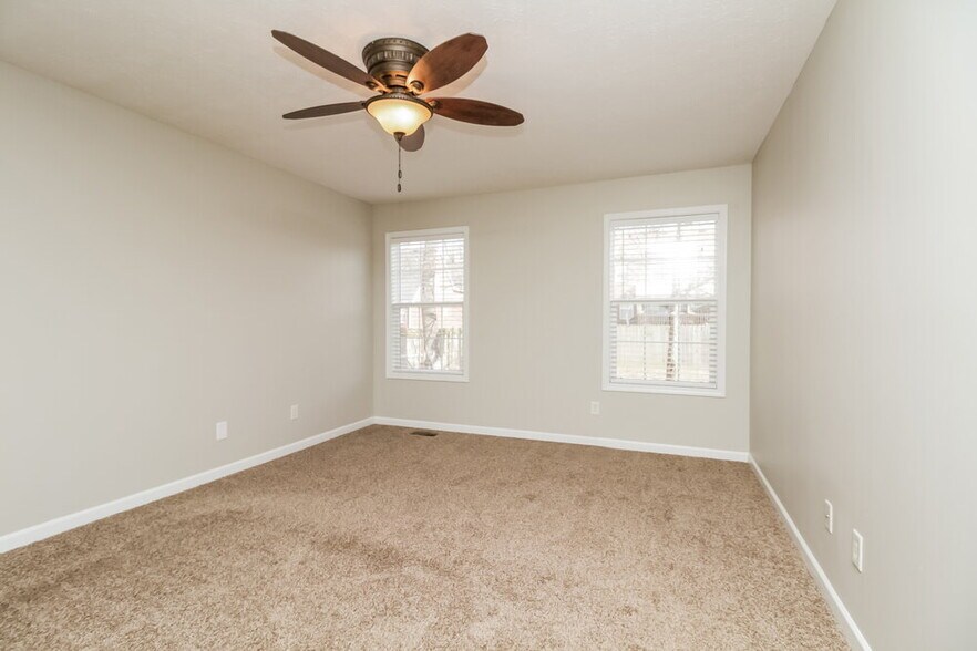 Building Photo - 1502 Huddersfield Dr