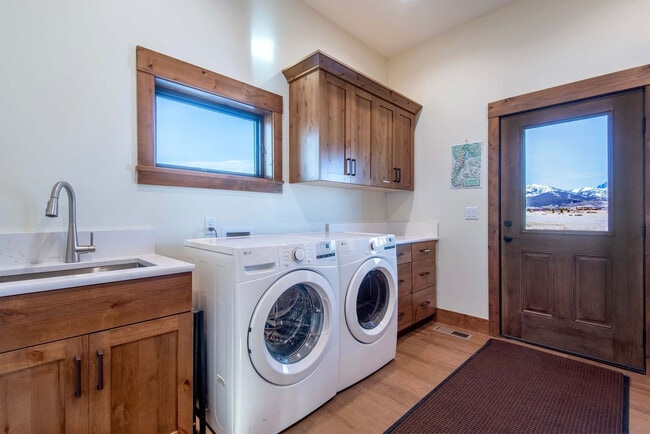 Building Photo - 339 Wild Cat Canyon Loop