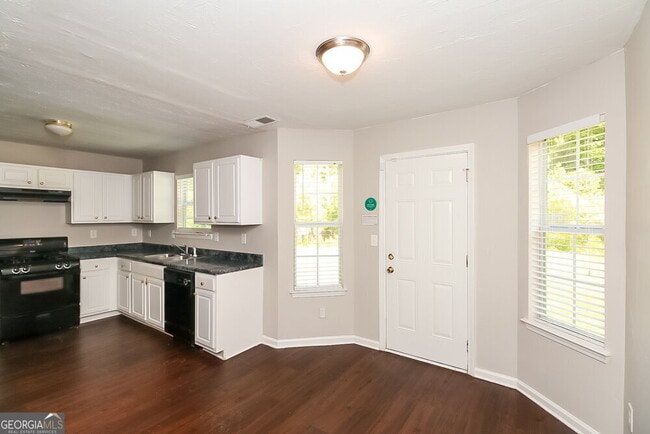 Building Photo - 3234 Diamond Blf