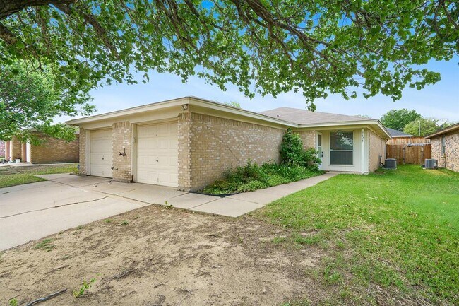 Building Photo - 3628 Hulen Park Cir