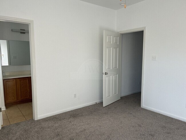 Building Photo - 1905 Charleston Ct