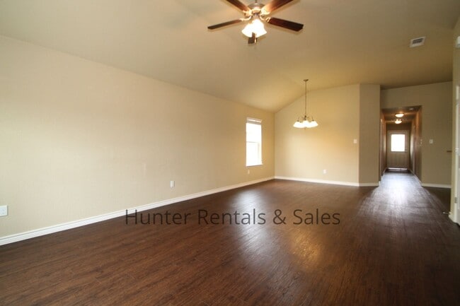 Building Photo - Airport and Texas A&M Central Texas Nearby!