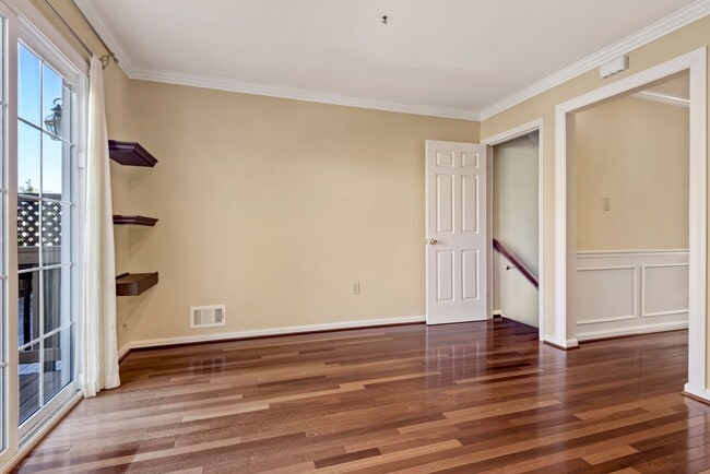 Building Photo - 8015 Merry Oaks Ln