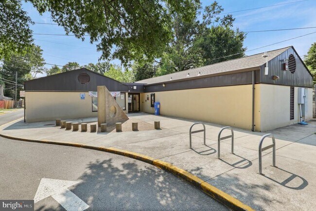 Building Photo - 10739 Hinton Wy