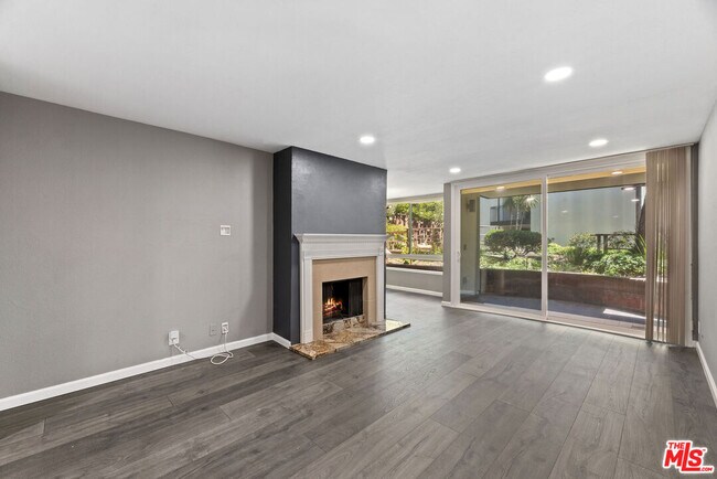 Building Photo - 1340 S Beverly Glen Blvd