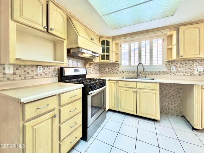 Building Photo - 3217 Funston Pl