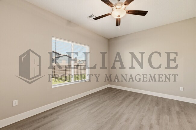 Building Photo - 2755 S Greenleaf St
