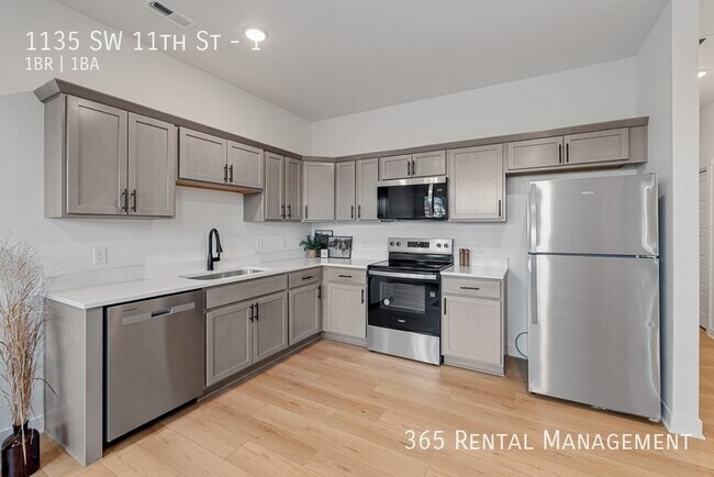 Building Photo - 1135 SW 11th St