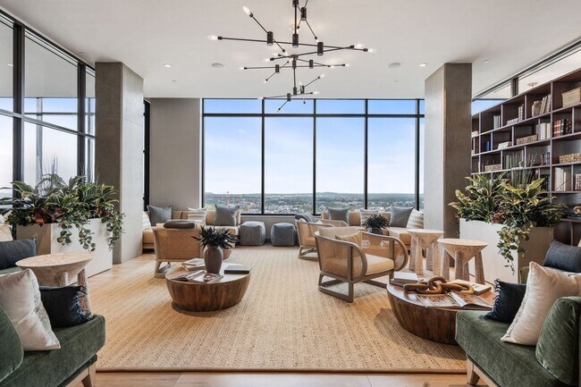 Building Photo - 1212 Demonbreun St