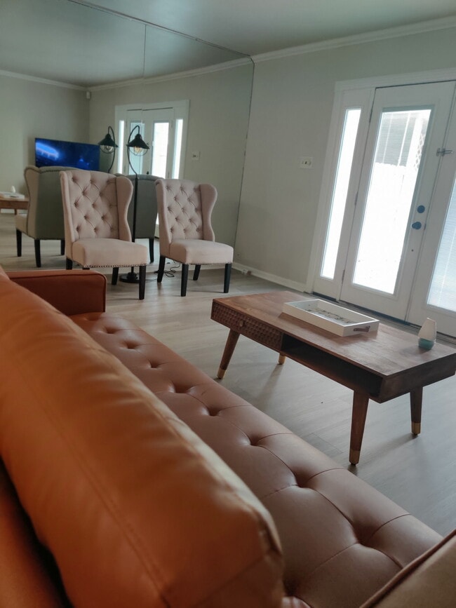 Building Photo - 6373 Ivanhoe Ln