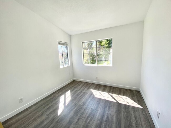 Building Photo - 2 Bed, 2 Bath upper end unit in Beautiful Rancho Santa Margarita