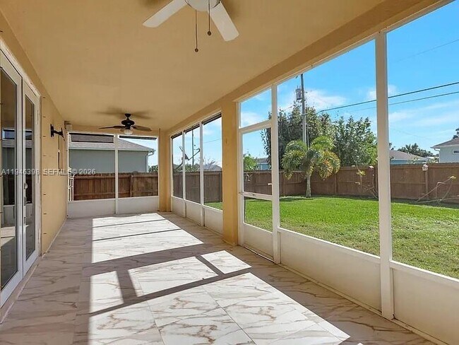 Building Photo - 1018 SW Eckard Ave