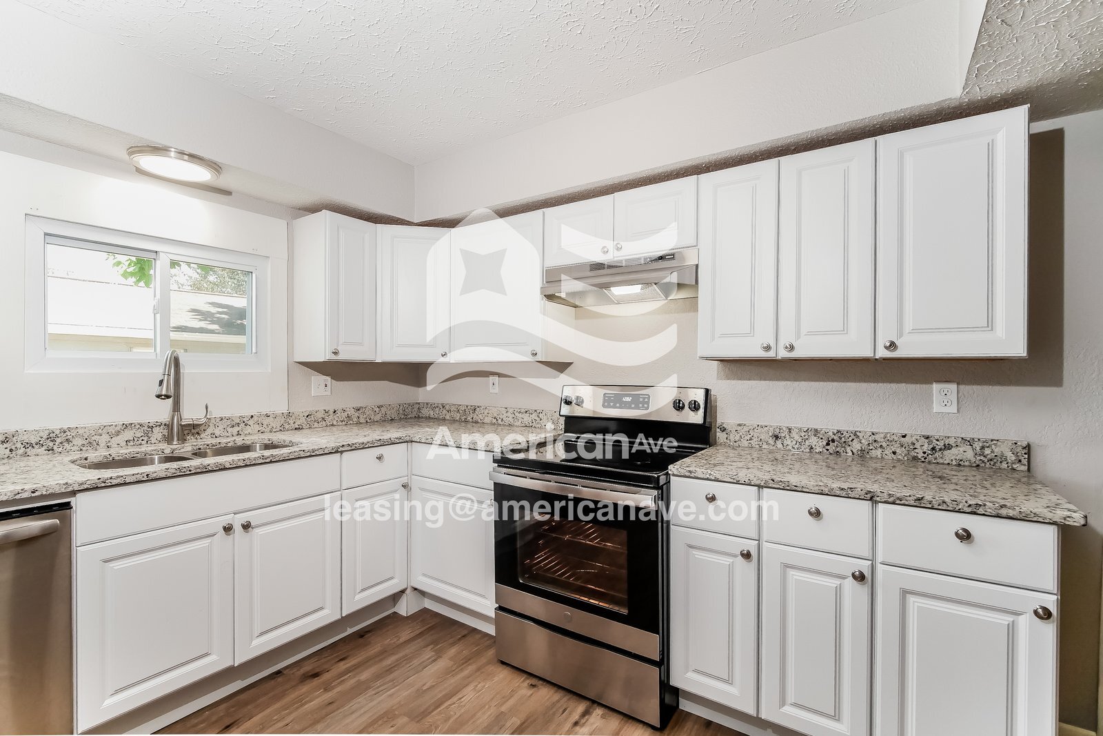 Building Photo - 724 W Royal St