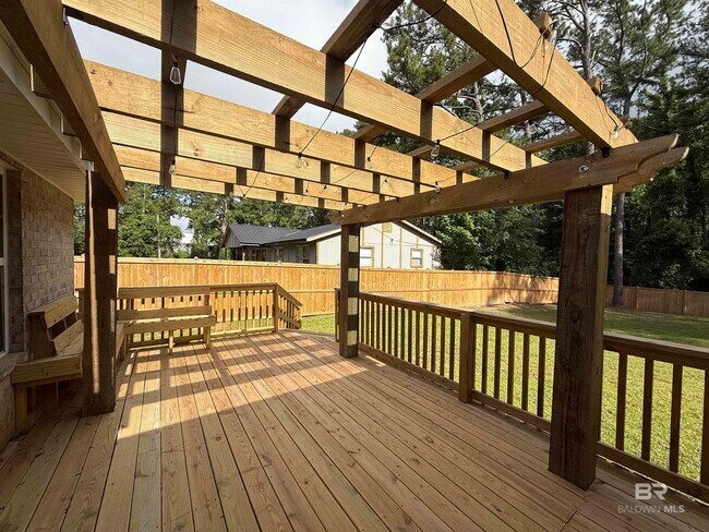 Building Photo - 6877 Park Dr