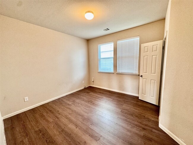 Building Photo - 3302 Allington Ct