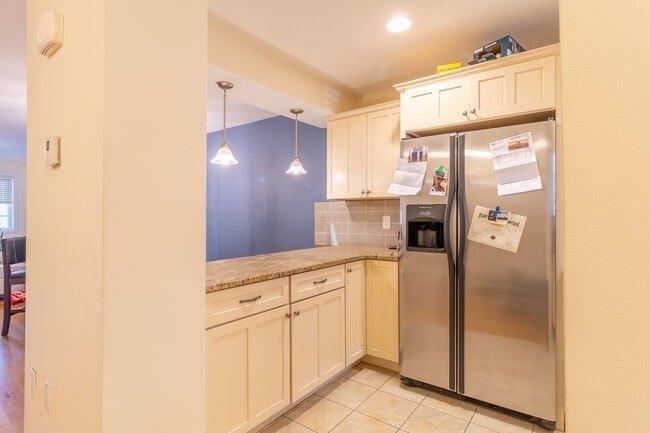 Building Photo - Spacious Luxury Multi Level, 2 Bedroom Condo