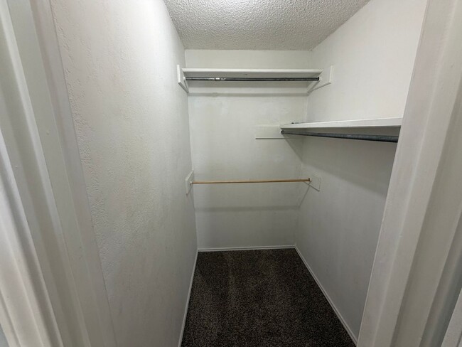 Building Photo - 3 BED/2 BATH/2 CAR GARAGE: AVAILABLE NOW!!