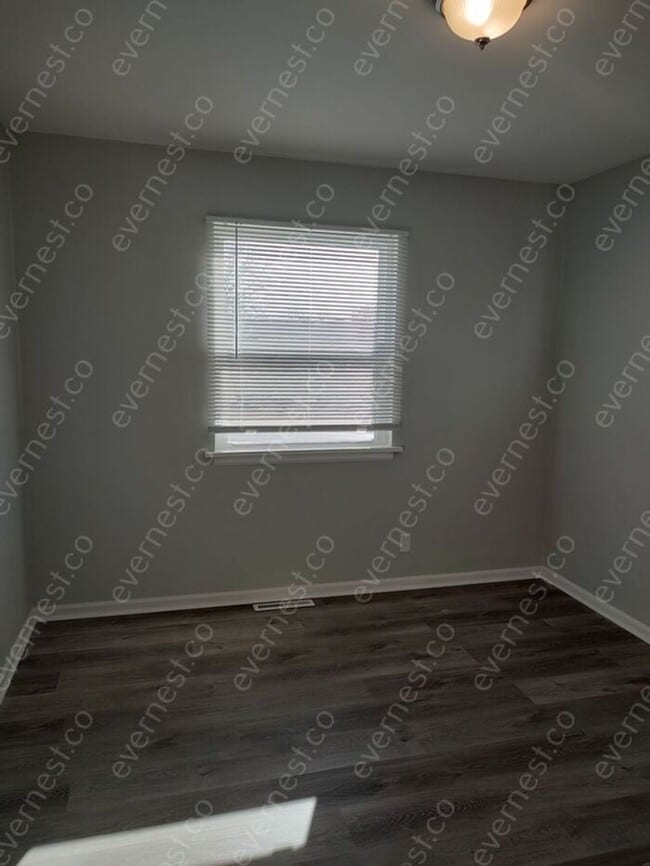 Building Photo - Charming 3-Bedroom Home with Fenced Yard a...