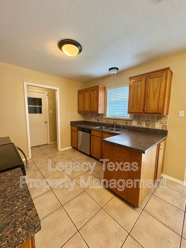 Building Photo - 1208 Lindsey Ln