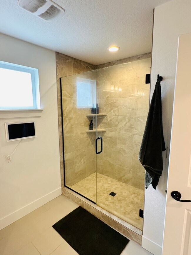 Building Photo - Charming Newer Ridgefield Home with Upgrades Throughout