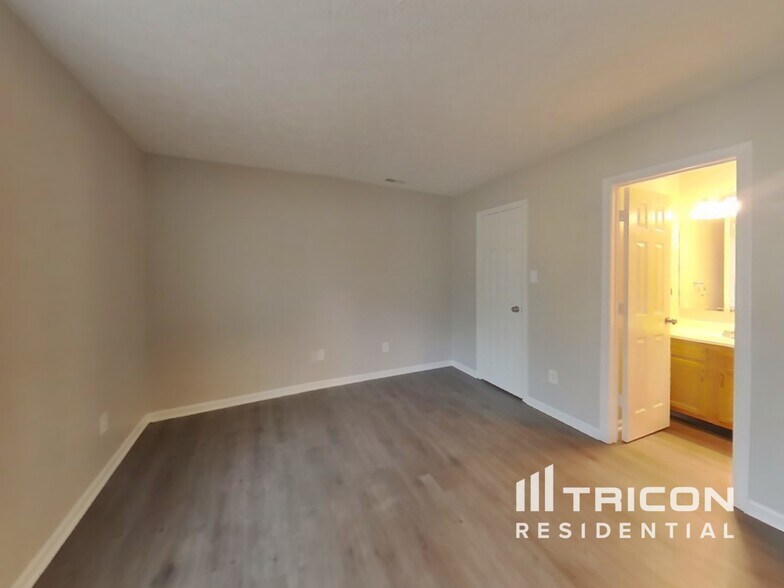 Building Photo - 2613 Cooper Pointe Cir