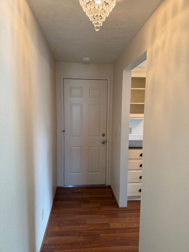 Building Photo - Updated two-bedroom one bathroom duplex in Thurston!