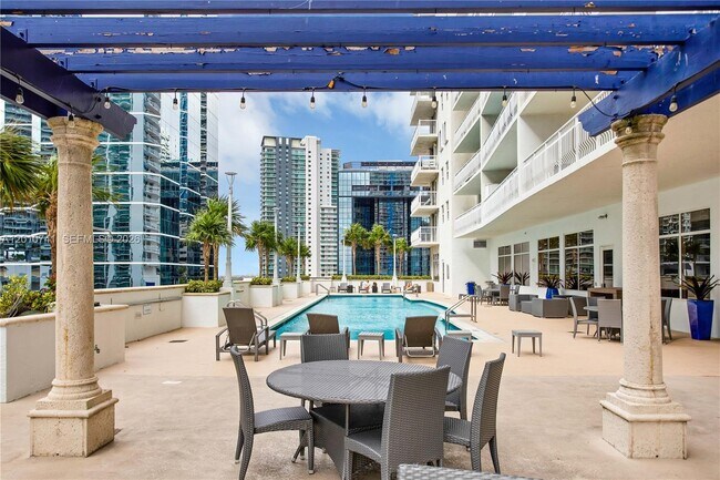 Building Photo - 1200 Brickell Bay Dr