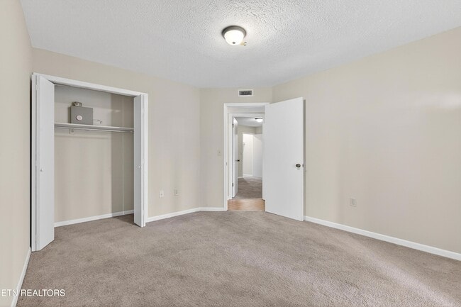 Building Photo - 1426 Mountain Ranch Rd