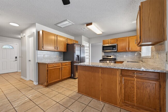 Building Photo - 21215 Park Bluff Dr